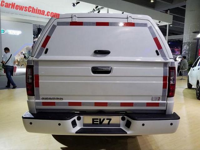 У Китаї презентовано електричний пікап Kawei K150 EV7 - фото 210531