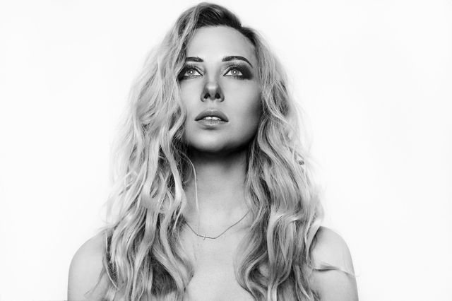 Тоня Матвієнко вразила відвертою фотосесією - фото 208155