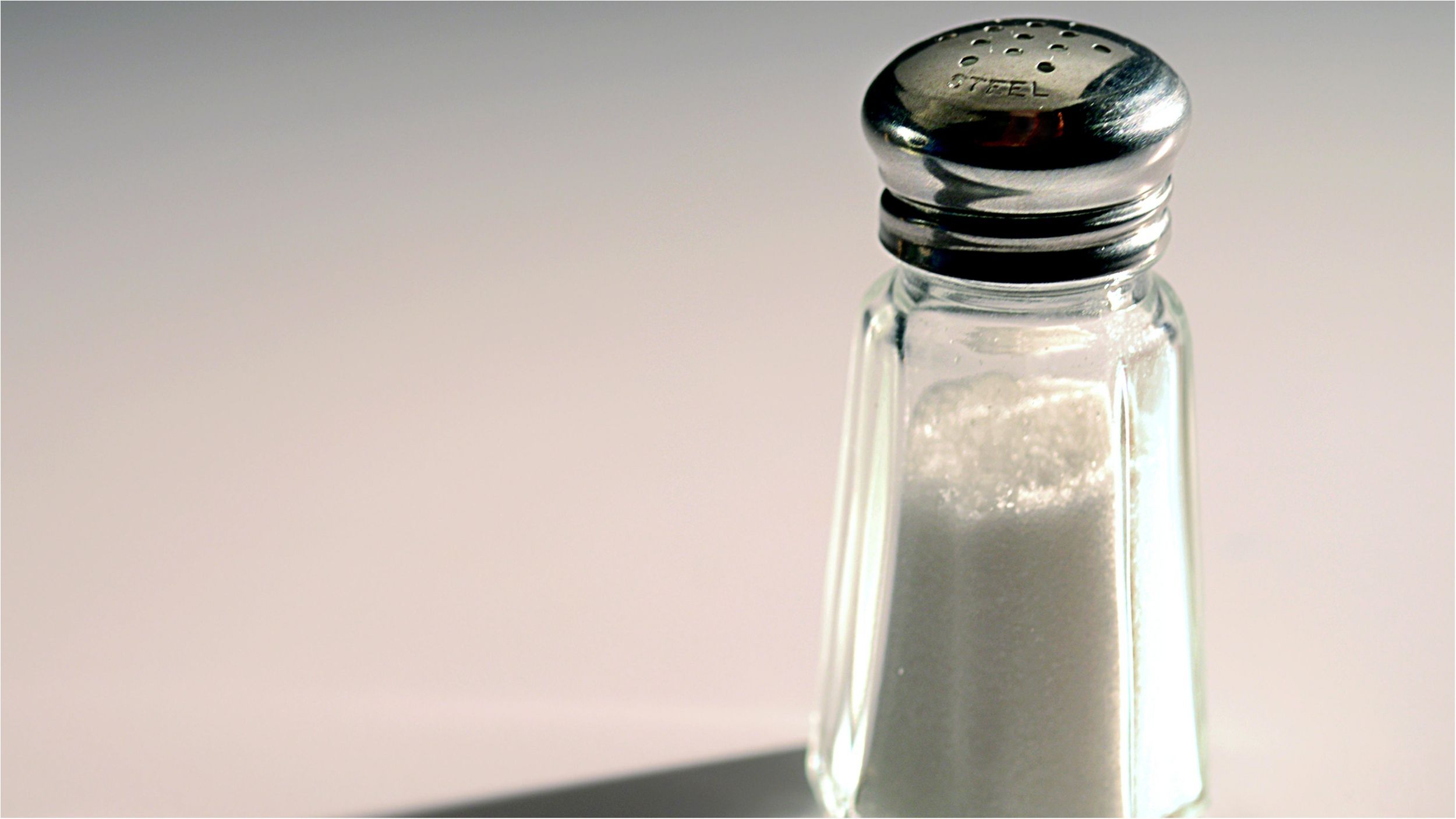 Чому людям складно відмовитися від солі