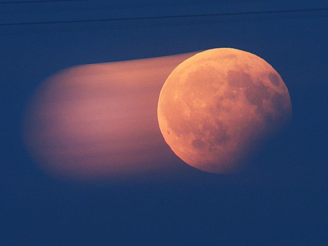 Вчені заявили, що Місяць здатен знищити Землю - фото 207182