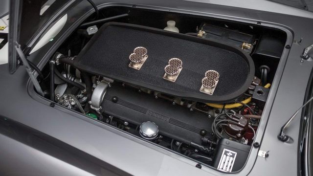 Ferrari 250 GT LWB California продадуть на аукціоні за кругленьку суму - фото 210050