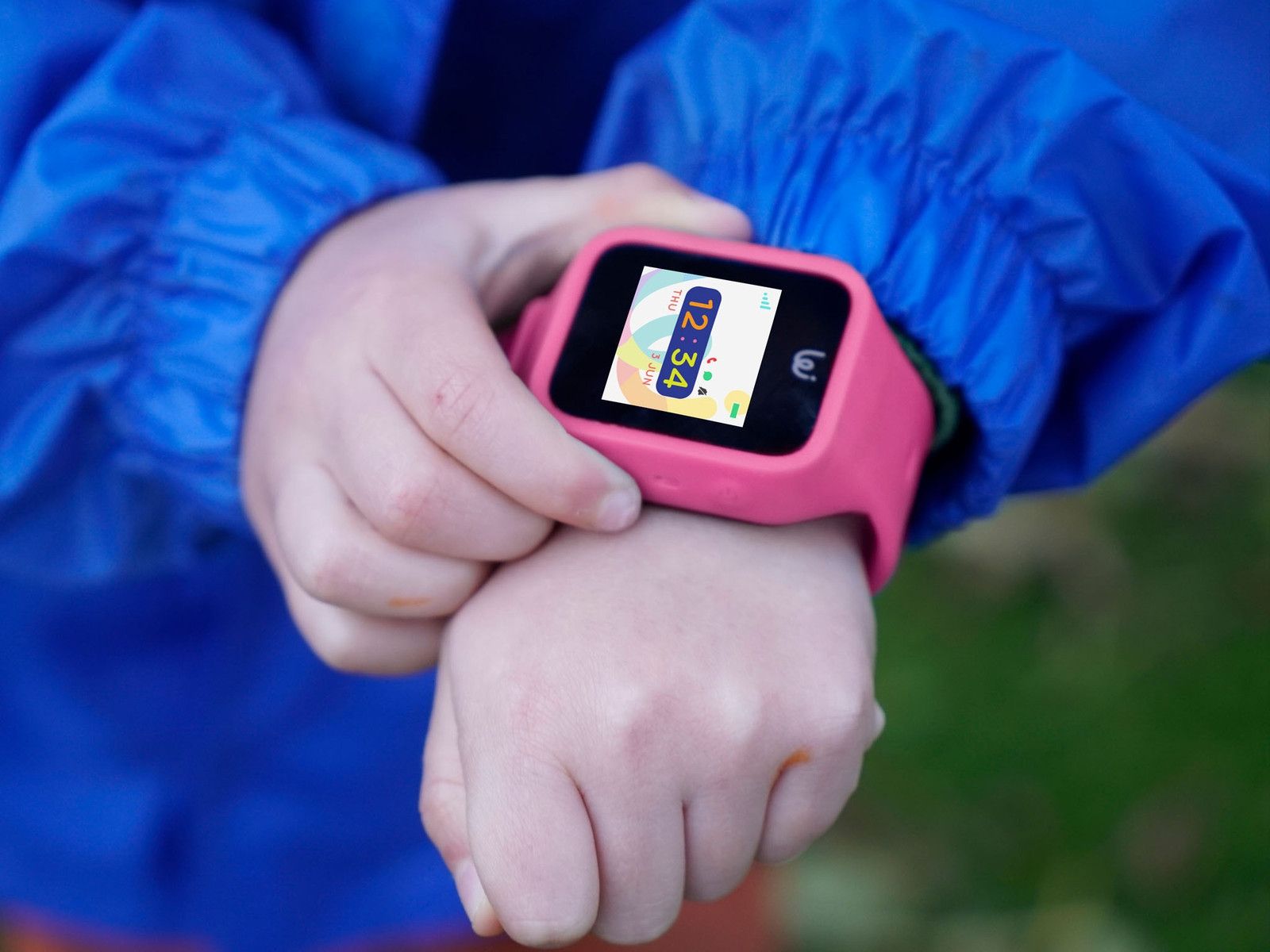 У Німеччині закликають батьків знищувати смарт-годинники їхніх дітей