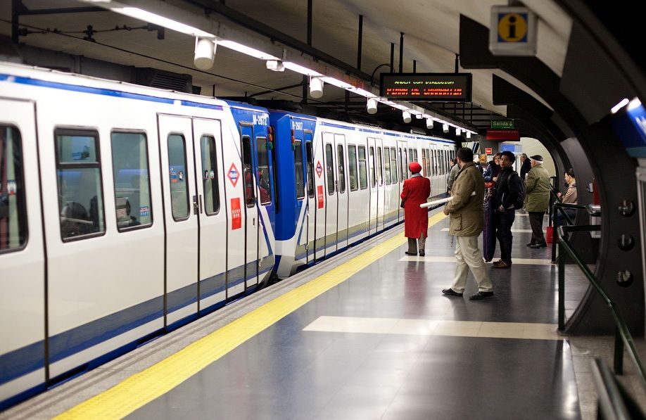 Кумедне відео: щур, який влаштував переполох в метро Нью-Йорка, став зіркою мережі