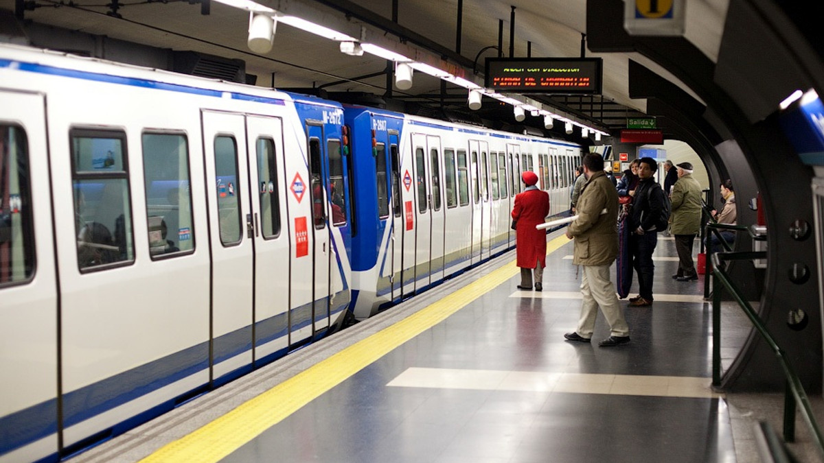 Кумедне відео: щур, який влаштував переполох в метро Нью-Йорка, став зіркою мережі - фото 1