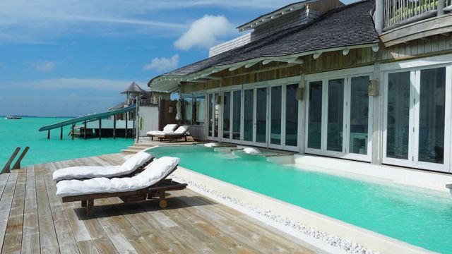 Як виглядає найбільш розкішний курорт на Мальдівах: ефектні фото - фото 209050