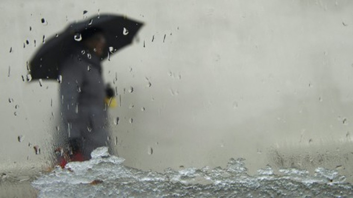 Найсильніший дощ зі снігом погода дарує Ужгороду - фото 1