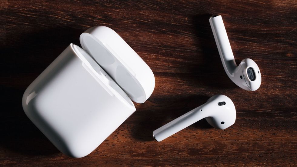 Ентузіаст удосконалив AirPods в домашніх умовах