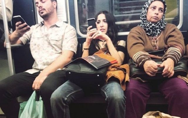 Вуменспредінг: дівчата ініціювали флешмоб з розставлянням ніг