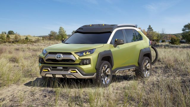 Toyota показала футуристичний концепт кросовера - фото 212428