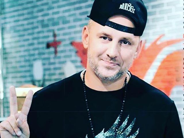 Потап поділився сімейним селфі