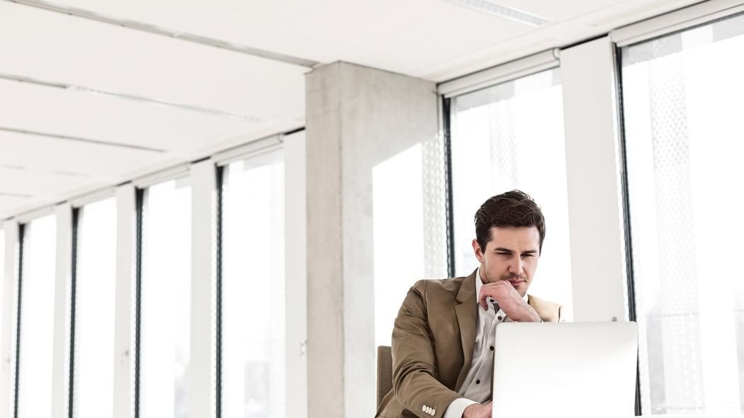 Співробітники Facebook будуть переглядати оголені знімки для боротьби з "порнопомстою"