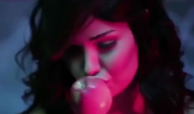 Єгипетську співачку заарештували за надто відвертий кліп - фото 210134