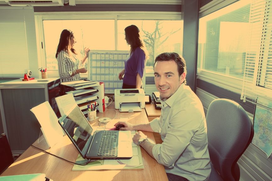 Сидіти з прямою спиною шкідливо, – медики