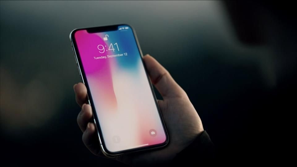 Китайці розібрали iPhone X на камеру: дороге відео