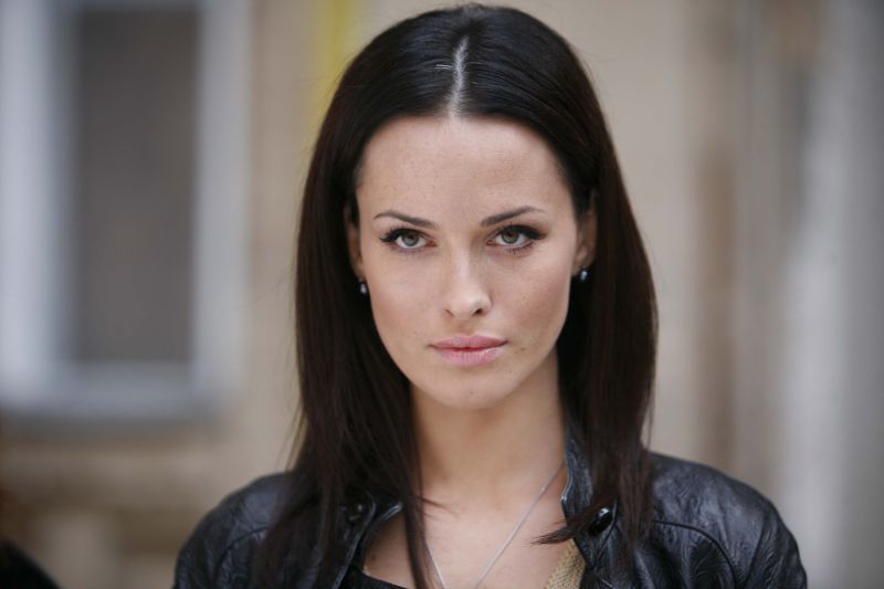 Українська секс-бомба знялася в сексуальній фотосесії в ліфті: гарячі фото