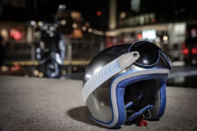 Електроскутер Vespa проїде на одному заряді 100 кілометрів - фото 208661