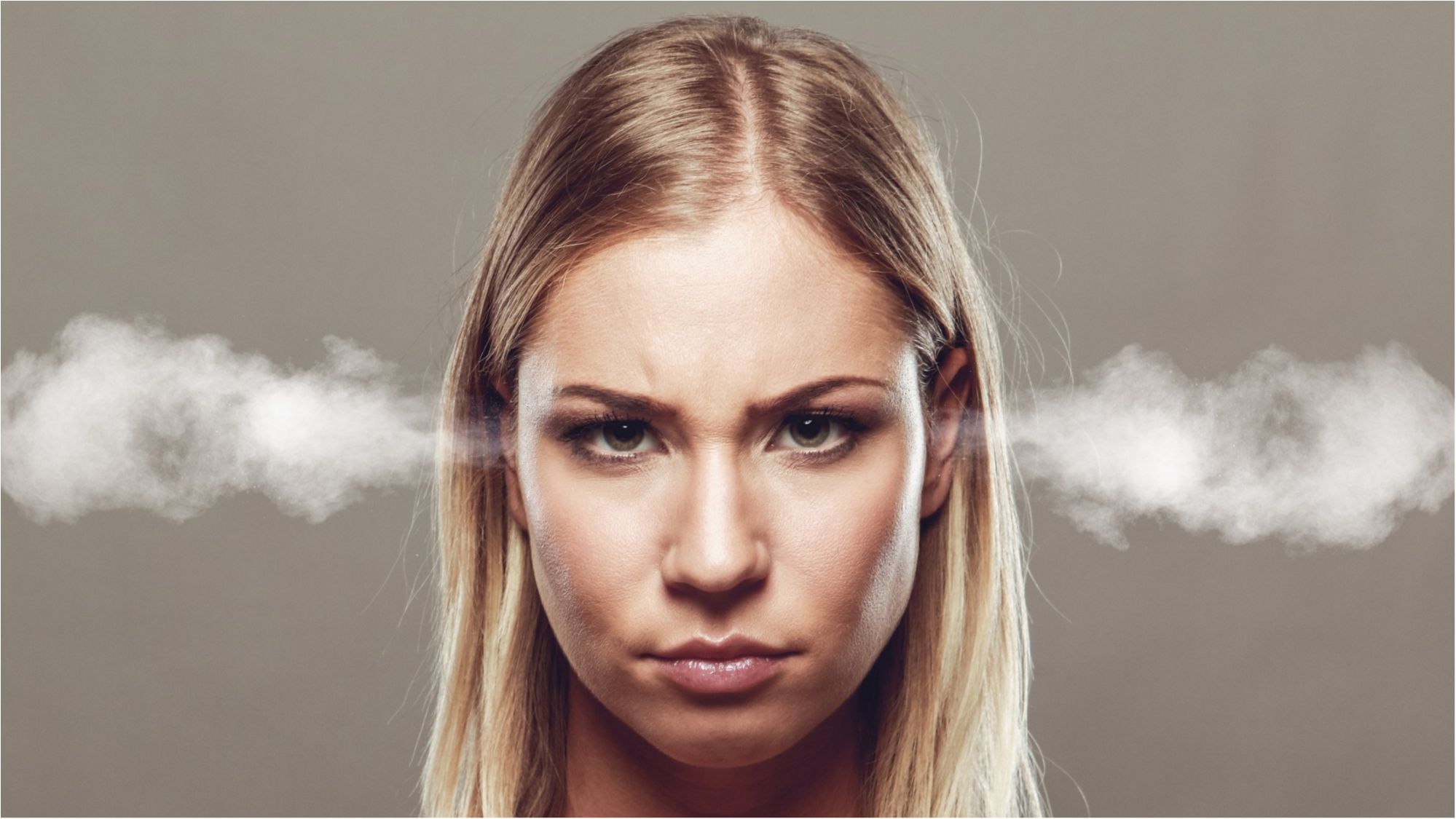 Розлючена зрадою чоловіка жінка змусила сісти цілий літак