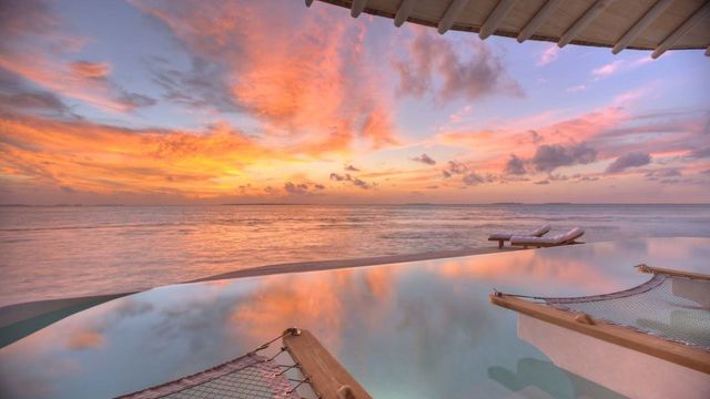 Як виглядає найбільш розкішний курорт на Мальдівах: ефектні фото - фото 209036