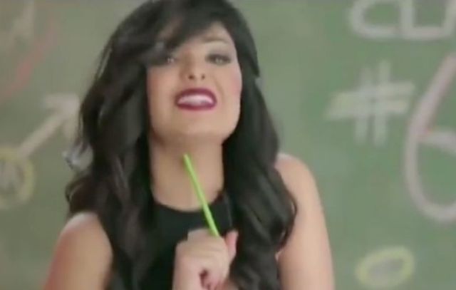 Єгипетську співачку заарештували за надто відвертий кліп - фото 210135