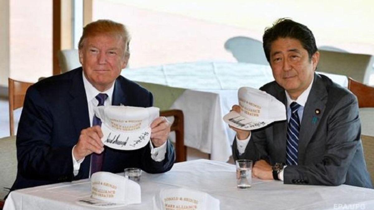 Трамп веселиться в Японії - фото 1