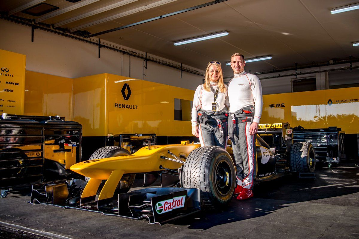 Пара побралася під час тесту болідів Формули-1