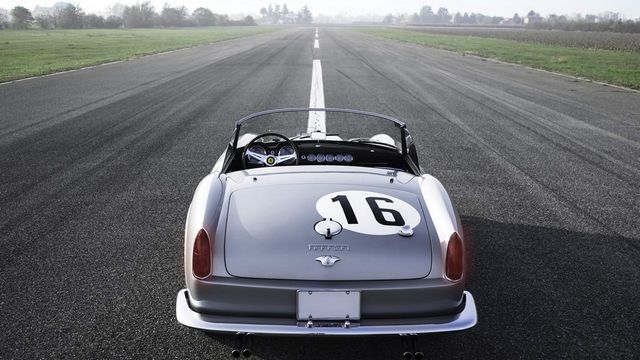 Ferrari 250 GT LWB California продадуть на аукціоні за кругленьку суму - фото 210052