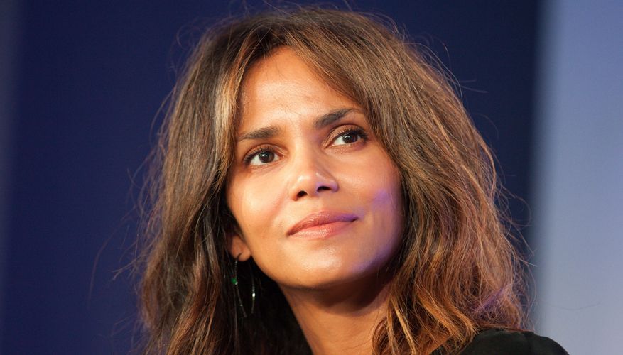 Холлі Беррі поділилася яскравими фото з Індії