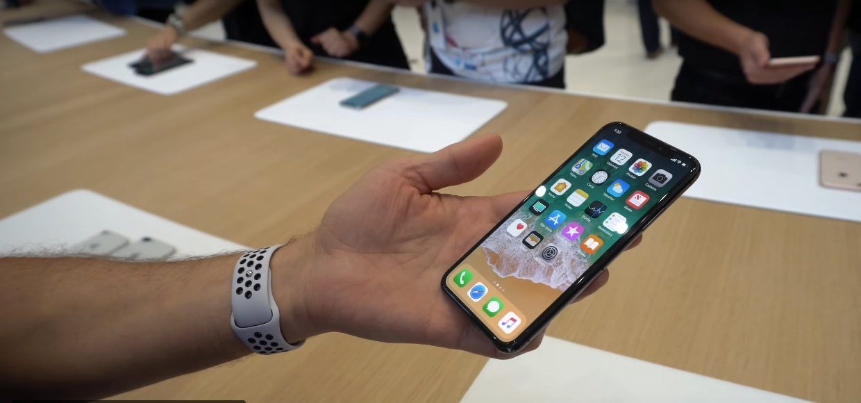 В iFixit розібрали iPhone X і розповіли, чи піддається він ремонту