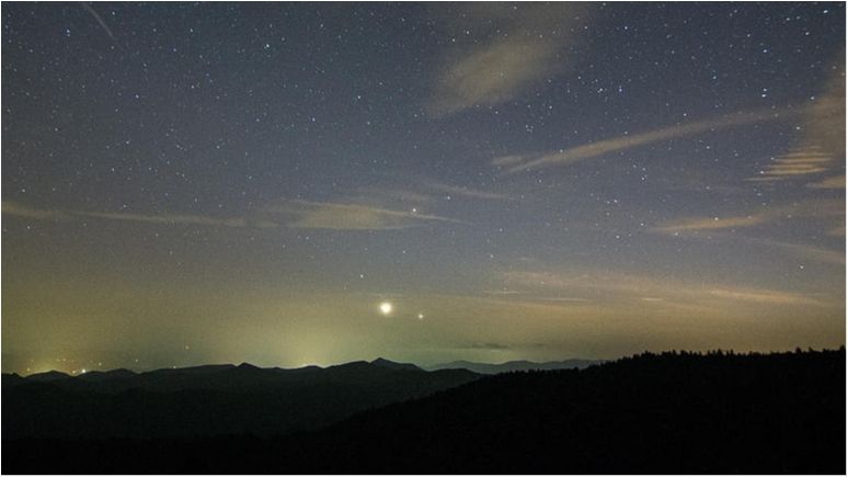 Поцілунок Венери і Юпітера: опубліковані фото неймовірного космічного явища