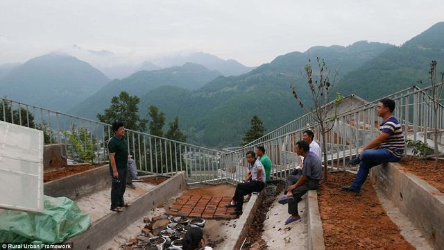 Як виглядає китайське село з фермами на дахах: яскраві фото - фото 206836