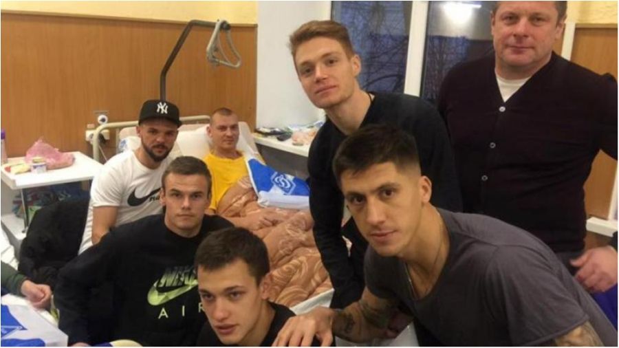 Футболісти Динамо провідали поранених воїнів АТО