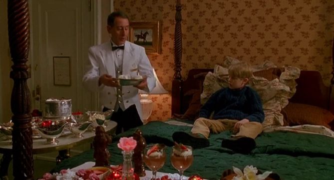 Hotel Plaza відтворив атмосферу Сам удома-2 до 25-річчя фільму