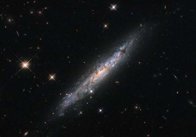 Галактика ESO 580-49 лише виглядає спокійною - фото 213137