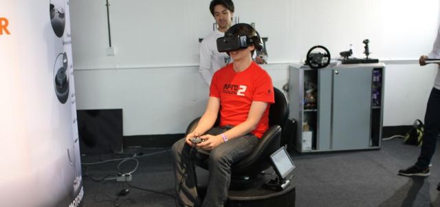 Крісло для посилення відчуттів від перебування у віртуальній реальності - фото 215814