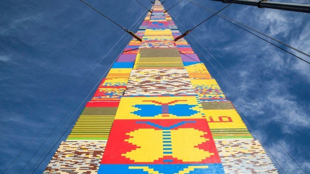 Так виглядає найбільша вежа з Lego в Тель-Авіві - фото 1