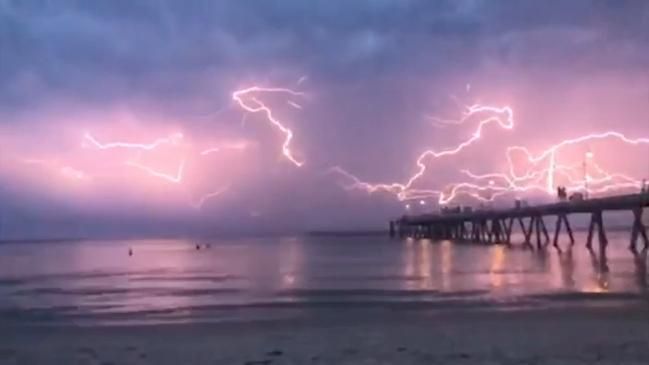 Танець блискавок у небі над Південною Австралією - фото 1