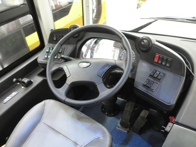 На Busworld 2017 представили автобус на метанольних паливних елементах - фото 216891