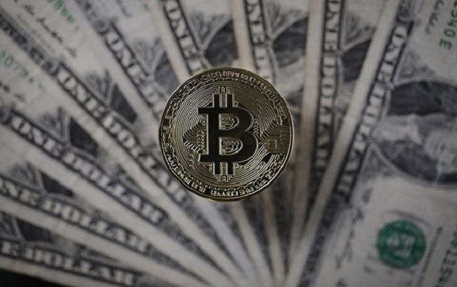 Курс біткойна різко обвалився