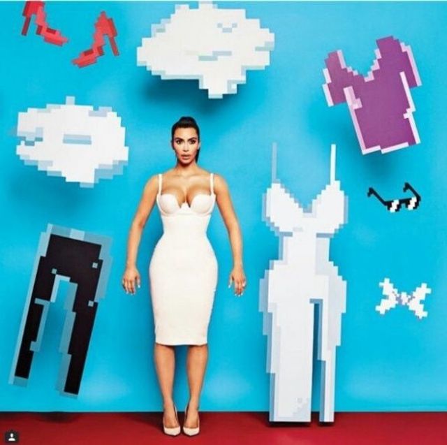 Кім Кардашян у сукні, як у Кароль - фото 214894