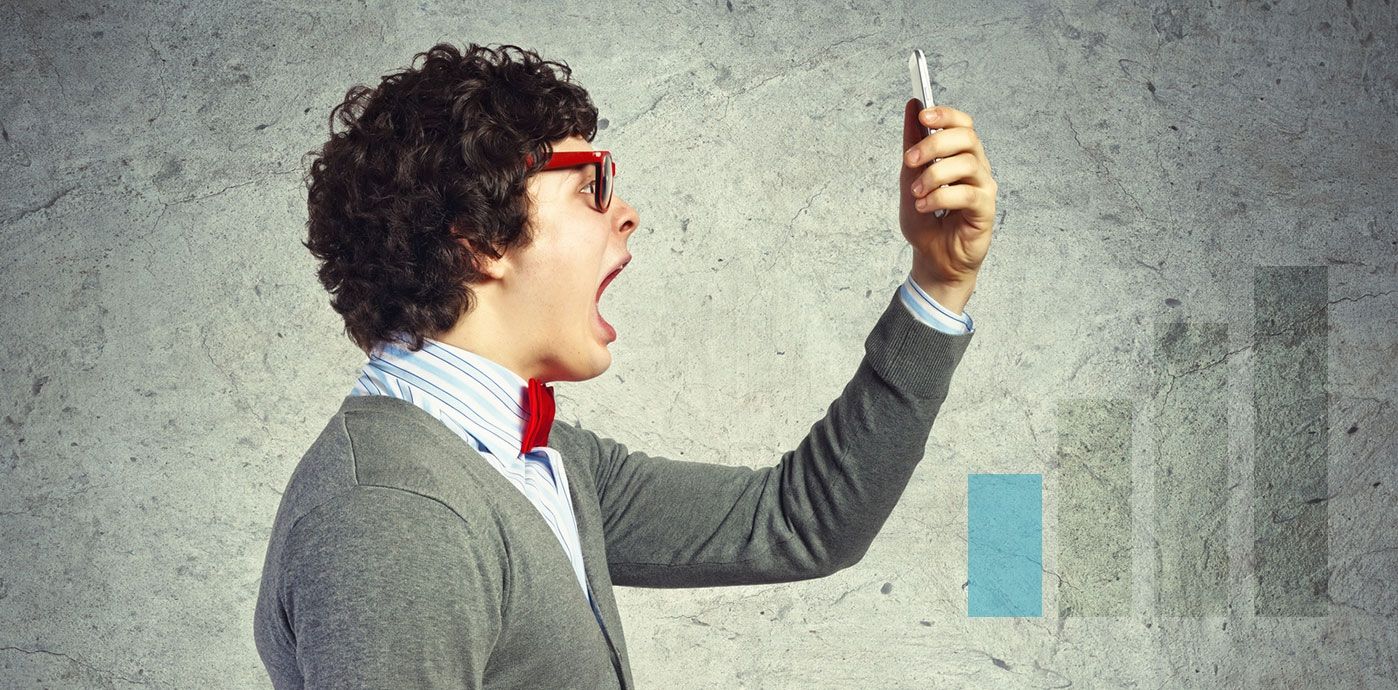 Чи покращується зв'язок, якщо підняти телефон вгору: відповідь експерта