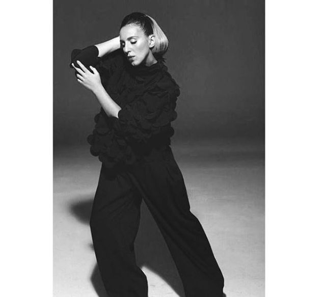 Джа виглядає зовсім мініатюрною - фото 213274