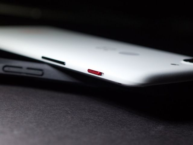 OnePlus представила ексклюзивний смартфон 5T Star Wars Edition - фото 215177