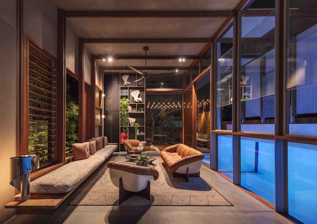 Ввечері дім виглядає ще красивіше - фото 213629