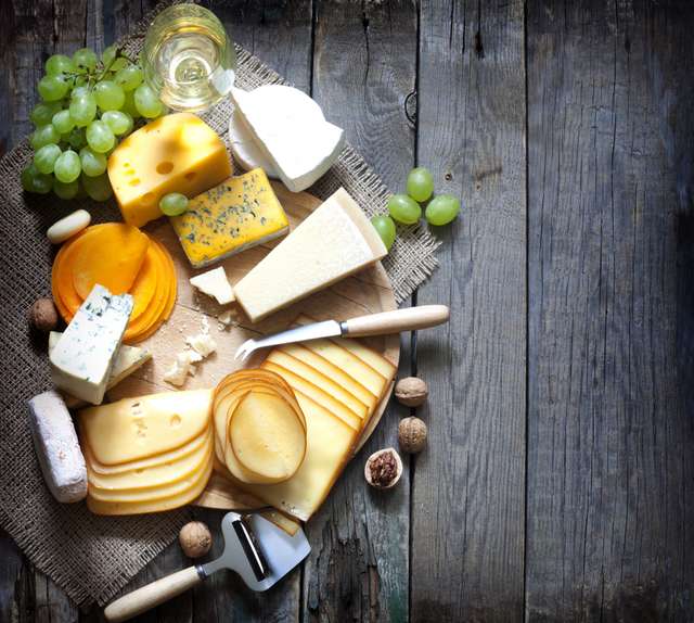 Достатньо з'їдати по 40 грамів сиру на день - фото 213436