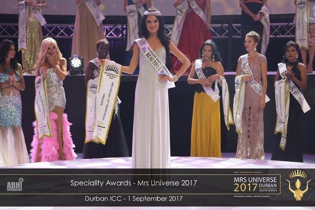 Юліана Короченцева на конкурсі 'Місіс Всесвіт 2017' - фото 215577