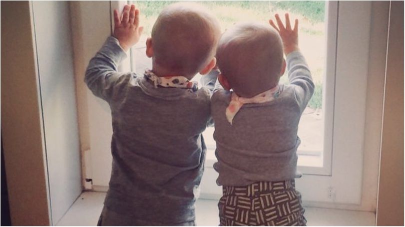 Найсмачніші булочки: Олена Кравець зворушила мережу новим фото своїх двійняток