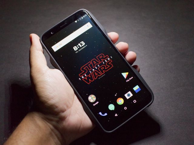 OnePlus представила ексклюзивний смартфон 5T Star Wars Edition - фото 215179