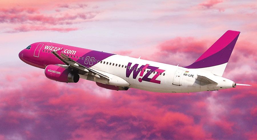 У літак WizzAir в небі вдарила блискавка