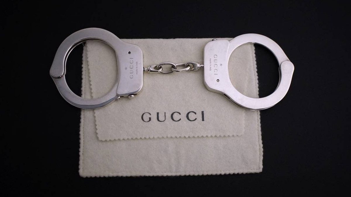 Бренд Gucci продає наручники за 65 тисяч доларів - фото 1