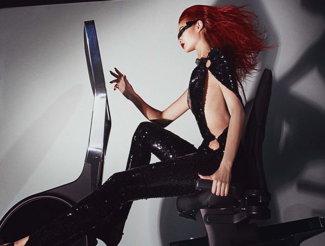 Джіджі Хадід і Періс Джексон знялися для еротичного календаря - фото 214036